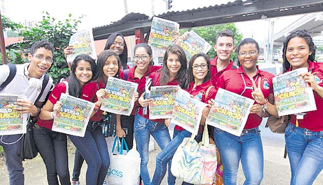 6. Los estudiantes se mostraron entusiasmados con el ejemplar deportivo.