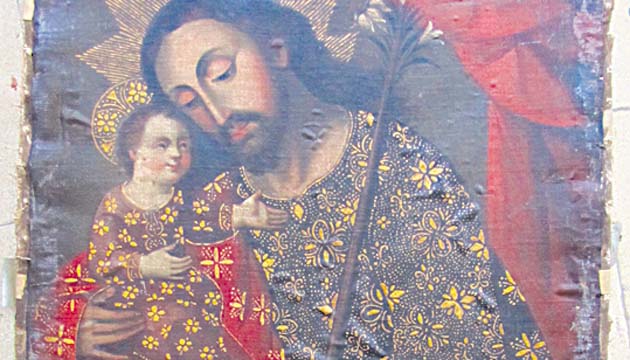 Santo y niño. Otro tipo de material sobre el cual se realizó un procedimiento diferente que dio lugar a que se revivan los colores originales y la textura se revitalice.
