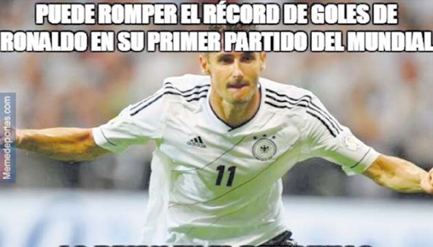 Miroslav Klose. El delantero teutón está cerca de romper el récord goleador de Ronaldo, pero parece que al seleccionador alemán no le interesa esta marca porque lo dejó en la banca.