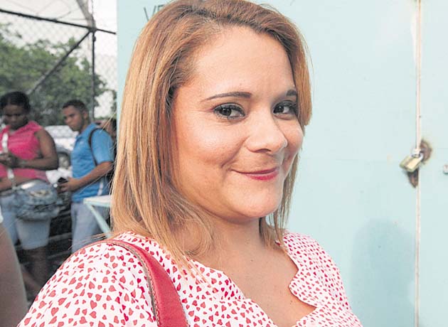 Usuarios se quejan del pasaje. Marcela González / oficinista: Nos levantamos muy temprano y aun así uno no encuentra un metrobús, sin embargo, creo que los piratas están abusando en el tema del cobro del pasaje.