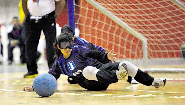 El goalball. Es una disciplina creada especialmente para personas no videntes o con deficiencia visual.(Anayansi Gamez)
