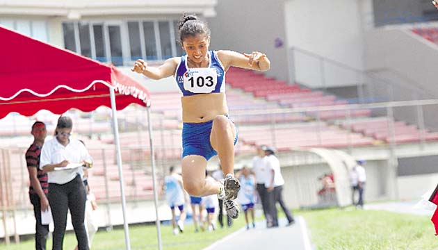 Disputa. El atletismo se desarrolló en las instalaciones del estadio Rommel Fernández.(Anayansi Gamez )