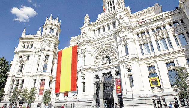 El Palacio de Cibeles, sede del ayuntamiento fue adornado.