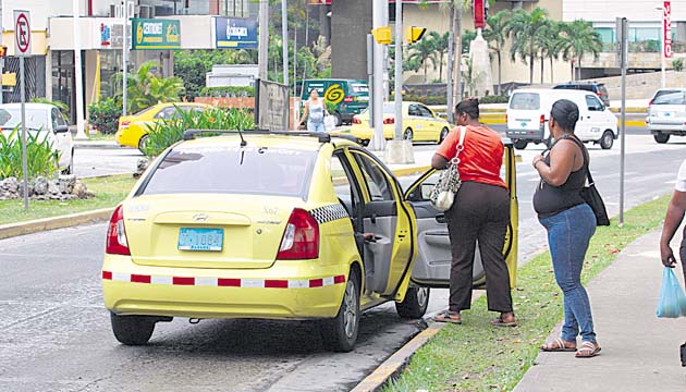 En Panamá y San Miguelito existen 39 mil cupos de taxis.(Archivo)