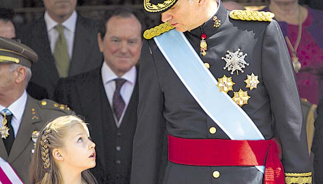 La princesa Leonor no dejó de mostrar cariño a su padre, Felipe VI.