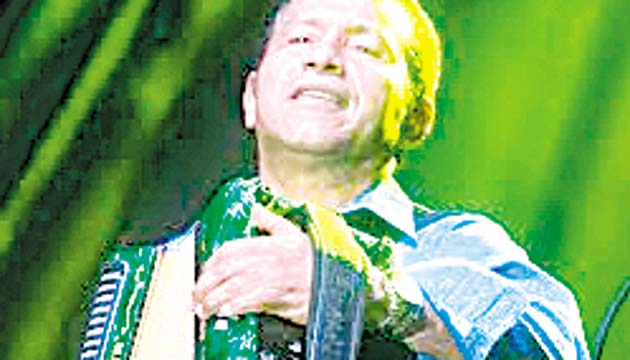 Nenito no cantó sus temas.