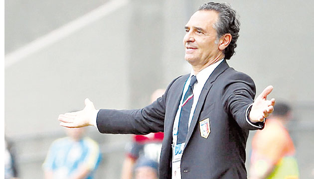 Cesare Prandelli renunció después de la eliminación de Italia.(AP)