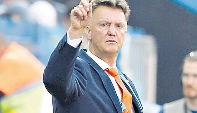 Van Gaal (octavo) es otro de los que ha justificado su sueldo.(AP)