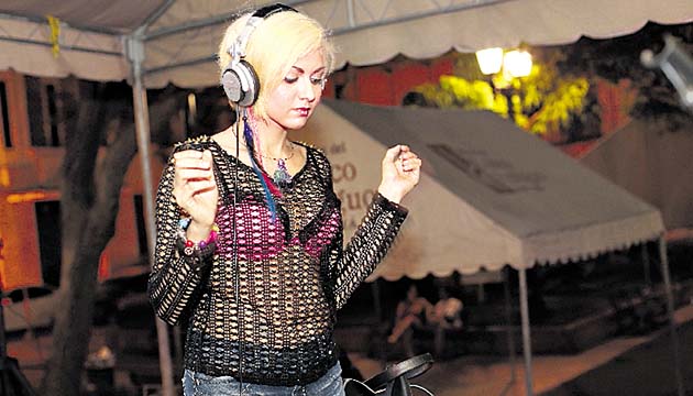 La rusa Francia Pavlova se presentó en la Plaza Catedral.