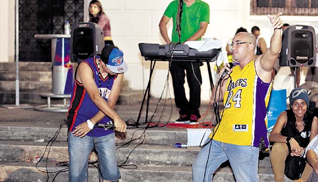 El hip hop fue disfrutado por los jóvenes en la Plaza Francia.