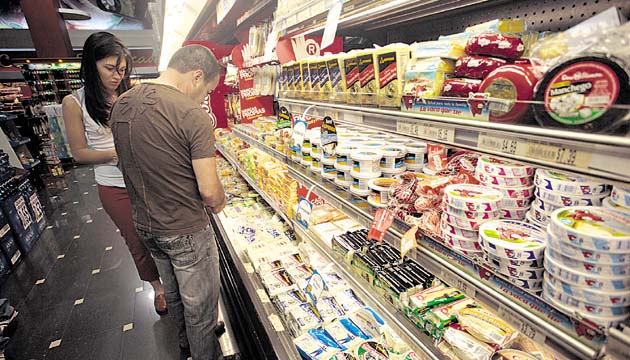 Los consumidores buscan las alternativas más económicas.(Archivo)