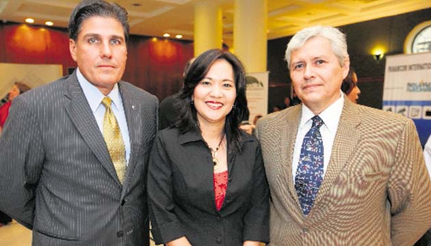 2. Adolfo Noriega, Lilia Liu y Rodrigo García.