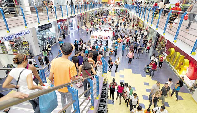 Expertos afirman que los empresarios optarán por el aumento progresivo de los precios finales de sus productos y servicios.(Archivo)