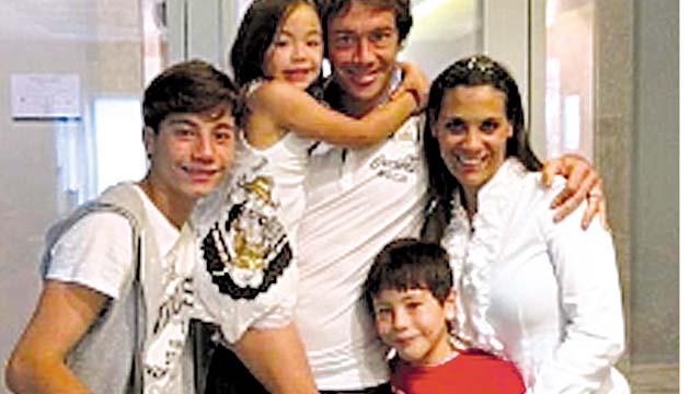 @DiegoLuganoorg - Diego Lugano: Abrazo a Luis, quien como siempre se levantará, y principalmente a la familia que es la que más sufre en estos casos, sigan sintiéndose orgullosos de él, lo merece.