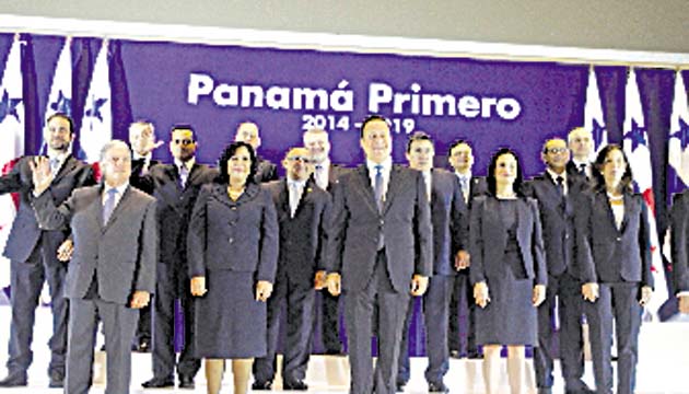 Varela presenta a los integrantes de su gabinete