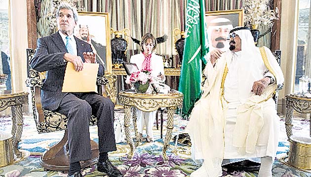 Kerry analiza la crisis en Irak y Siria, en Arabia Saudí