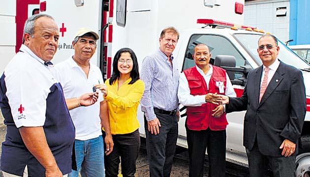 Entregan ambulancias a Cruz Roja