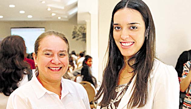 3. Patricia Chamorro y Mónica De León.
