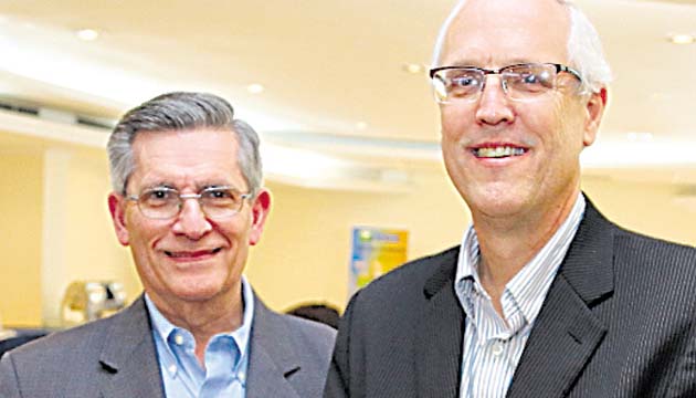 6. Mario Quelquejeu y David Tipping.