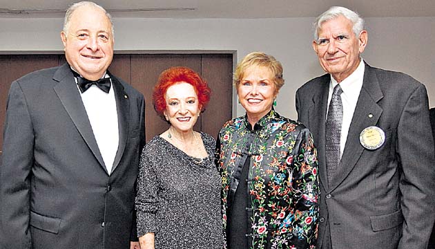 11. Guillermo Fernández Quijano, Daniela Stransky, Julee Ford y Thomas Ford.