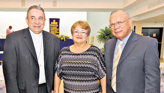 12. Monseñor José Domingo Ulloa, María de Jiménez y Santiago Jiménez.