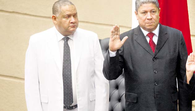 El día martes se juramentó a Franz Wever, Benicio Robinson y Alfredo Pérez en la Asamblea Nacional para los dos cargos de vicepresidente y secretario general del Legislativo.(Edwin González )