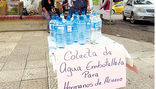 En Santiago, la Defensoría del Pueblo recolecta agua para Azuero. (Melquiades Vásquez )