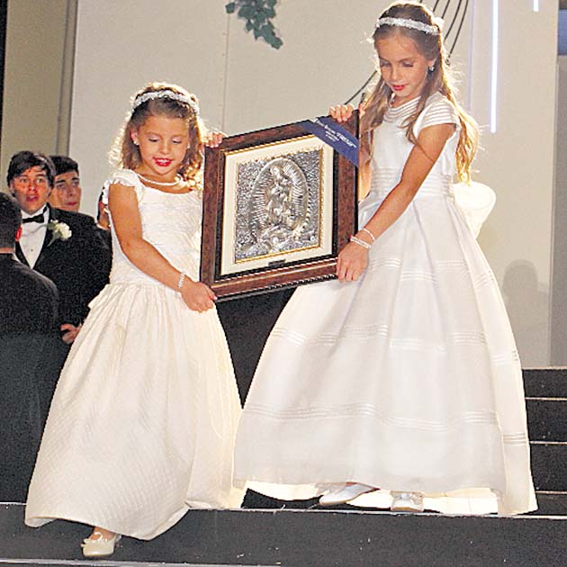 Recuerdo. Este cuadro de la Virgen de Guadalupe debe acompañar a la ganadora durante su caminar. Es el mejor recuerdo que se llevan las debutantes soberanas.