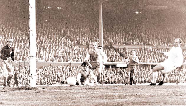 Di Stéfano fue la máxima figura del Madrid que ganó la Copa de Europa cinco temporadas consecutivas entre 1956-1960.