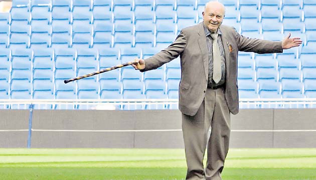 Di Stéfano debutó con River Plate en 1943 y conquistó dos campeonatos de esa liga.