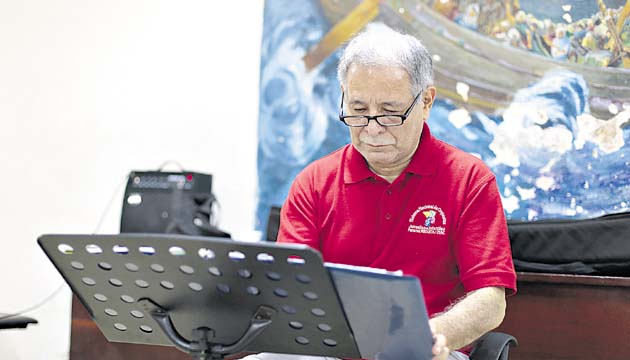 Maestro Jorge Ledezma Bradley, director y fundador del coro.( Shino/HS.)