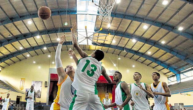 Para muchos, la final entre el Gastón y el Episcopal fue el inicio de una rivalidad deportiva entre ambos colegios.(Alberto Ortega)