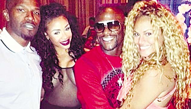 Junto a Jamie Foxx y la asistente de Floyd, quien tenía bien agarrada a Liza.