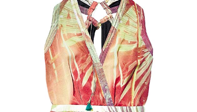 Soctch & Soda. Minivestido ajustado al cuerpo con estampado de verano. Este es un estilo sobrio con riqueza en los detalles. Muy bohemio muy de los ‘80.