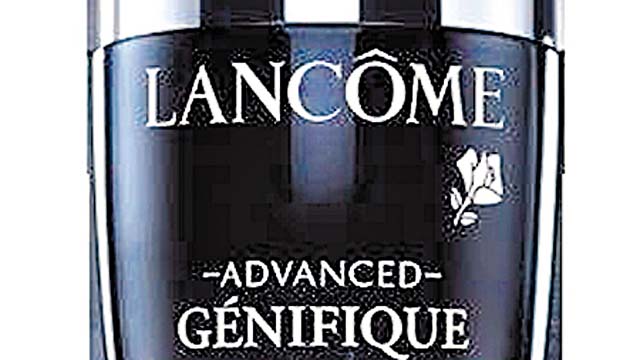 Lancome. Advanced Génifique se absorbe y brinda una sensación de velo protector. Esta textura deja en la piel la sensación de juventud.