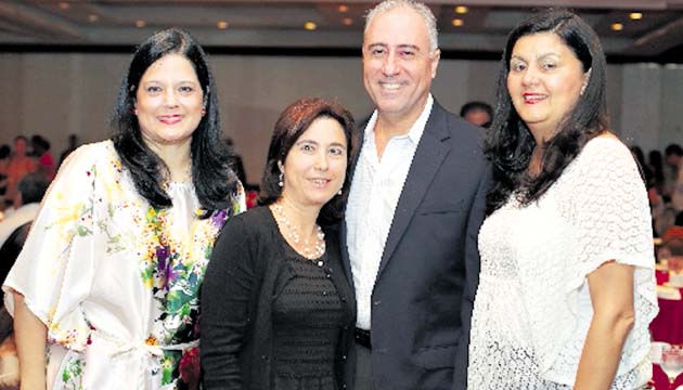 2. Kathia Burillo, Esperanza Vaccaro, Ricardo Zárate y Ligia Ríos.