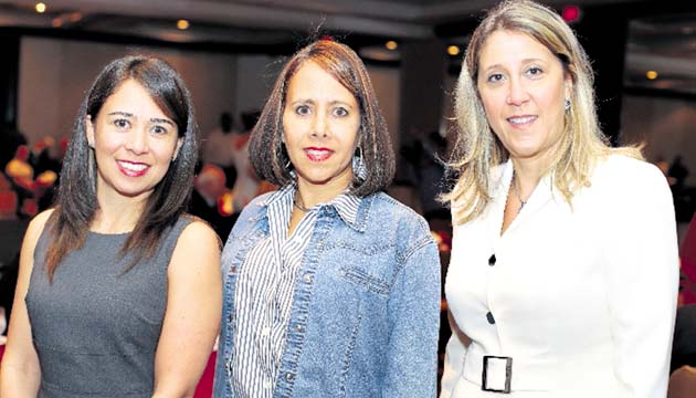 5. Marcela Flores, María de Lourdes Clement y Lisa de Dianous.