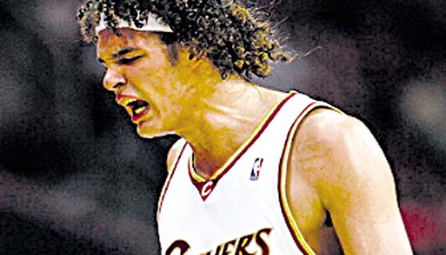 Anderson Varejao festeja el retorno de LeBron James a los Cavaliers