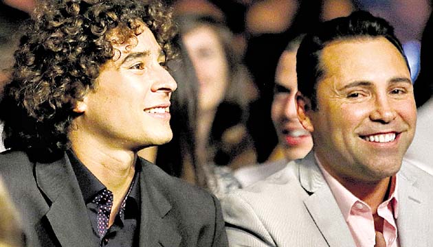 Invitado de lujo. En la cartilla “Honor y Gloria”, en la que pelearon “Canelo” y Erislandy Lara, estuvo de invitado el portero de la selección de México Guillermo Ochoa, quien tuvo una destacada labor en el recién concluido Mundial.
