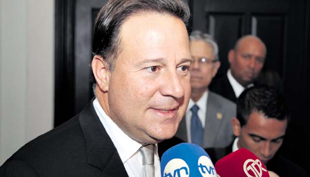Varela complace a sus allegados y donantes