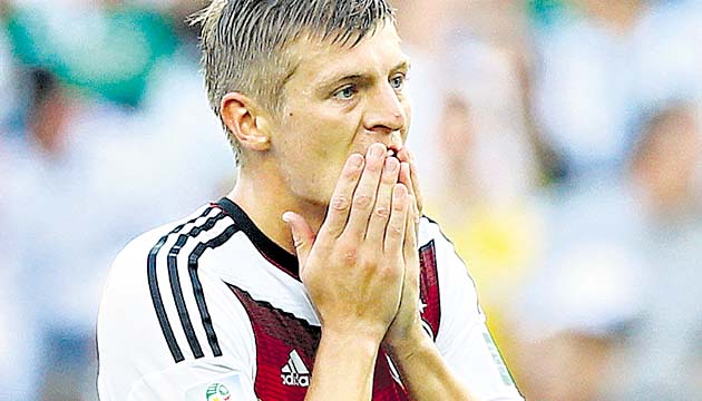 El alemán Toni Kroos marcó dos veces en 69 segundos.(EFE)