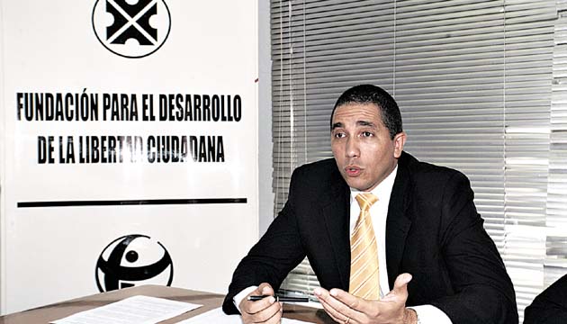Dificultad para denuncias. “Definitivamente, si una persona no conoce cuáles son los bienes del funcionario, difícilmente va a poder presentar una denuncia porque el sobre que contiene la declaración permanece sellado”. Carlos Gasnell-Transparencia Internacional