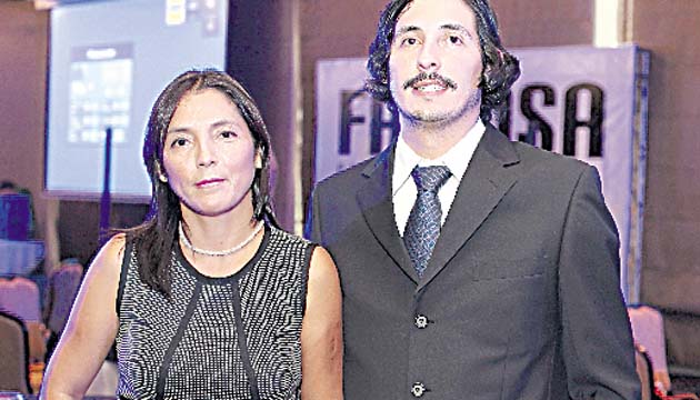 3. Rosi Vargas y Mario Hernández.
