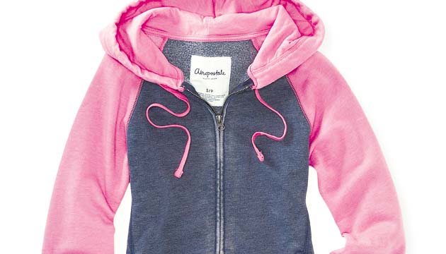 Aéropostale. Sudadera que forma parte de la línea Live, Love, Dream, una propuesta para esos días lluviosos. El tono rosa se mezcla con el “jeans”.