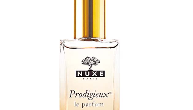 Nuxe. Prodigieux Le Parfum es una fragancia de la familia olfativa floral para mujeres. Las notas de salida son flor de azahar del naranjo, bergamota, etc.(Cortesías)