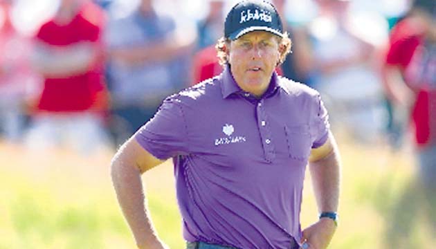 Mickelson no inicia con el mejor resultado la defensa de su título