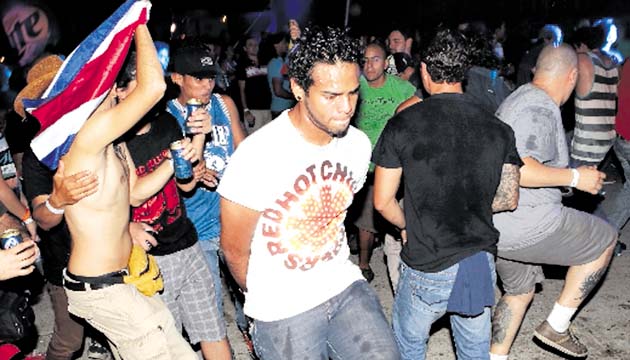 El baile del ‘slam’ se apoderó de la pista.