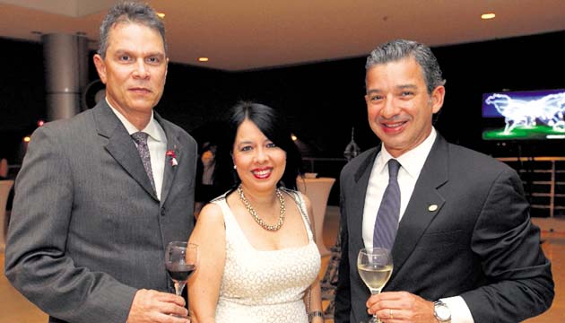 2. Esteban Sáenz, Sara de Sáenz y Germán Méndez.