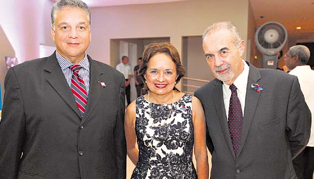 7. José Raúl Varela, Mariela Sagel y Guillermo Russo.