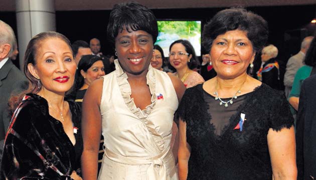 11. Judith de León, Lucy Molinar y Flor Ortega.